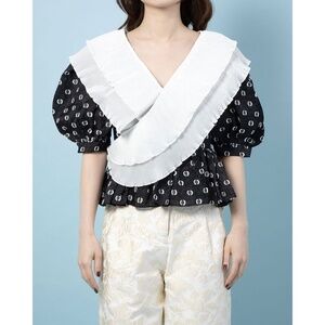 Pre-owned sister jane socialite ruffle wrap top size large